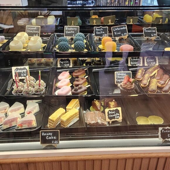 Lily Pulitzer Callahan Short - Picture 7 of 7